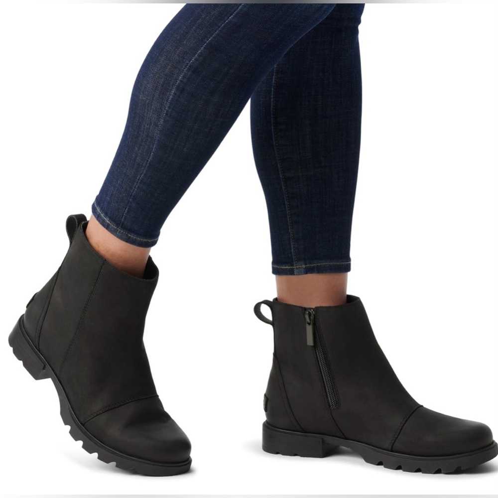 Sorel Women’s Emelie III Chelsea Waterproof boots. Minimal wear